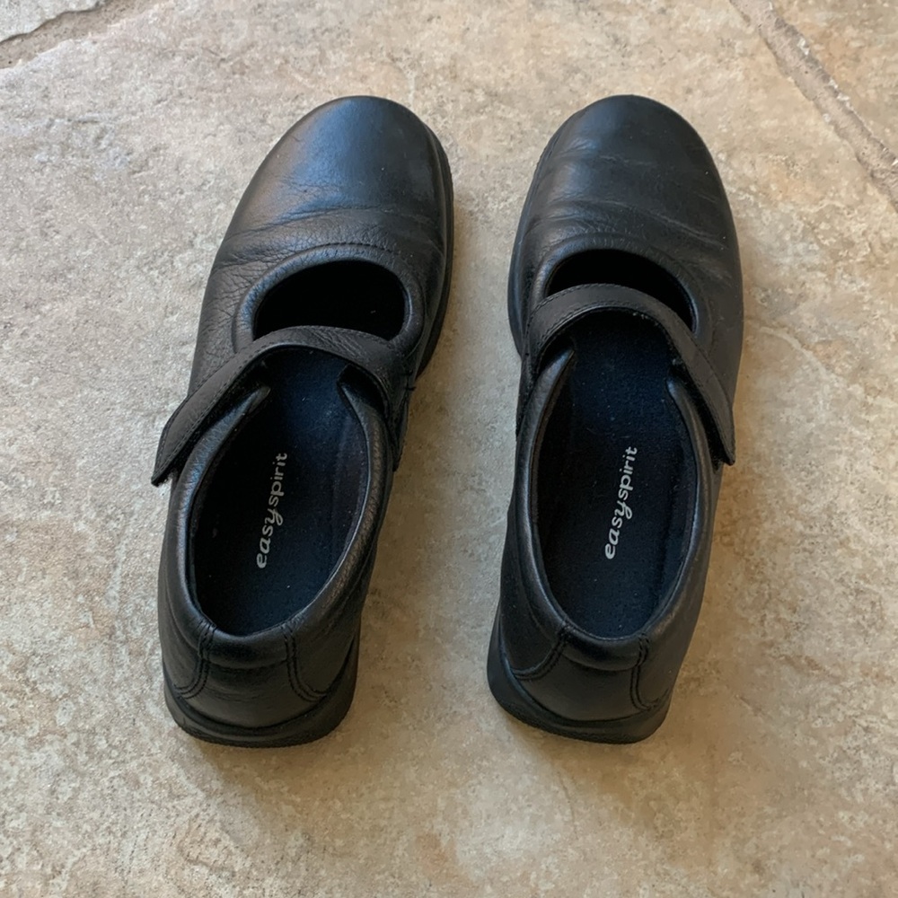 Easy Spirit Black Leather Shoes - Picture 2 of 5